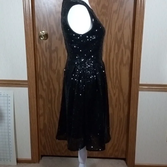 Formal, cocktail dress,party,clubbing, fit and flare, anniversary, seq… - Picture 6 of 9